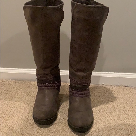 SOLD** Grey knee high leather boots - Picture 2 of 3